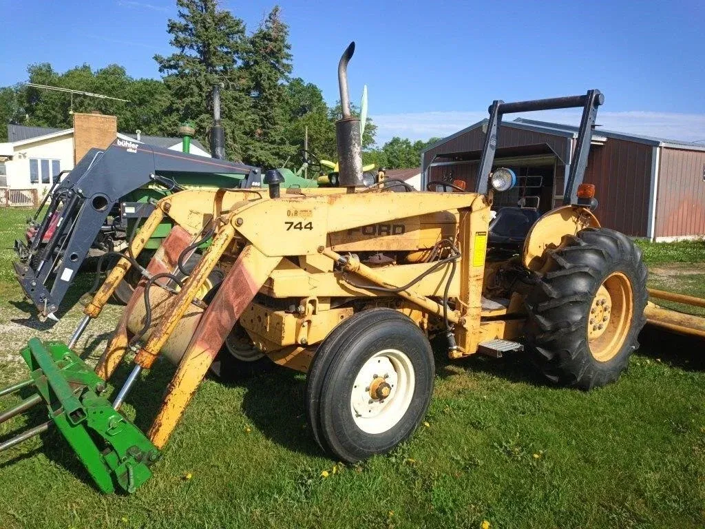 Ford 250C Equipment Image0