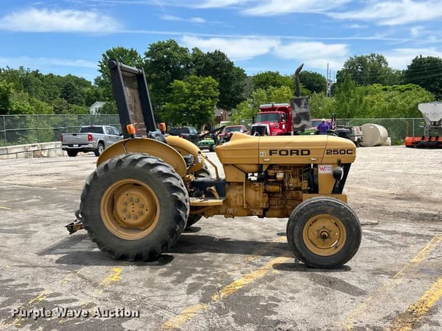 Image of Ford 250C equipment image 3