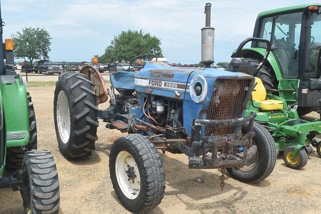 Image of Ford 2600 equipment image 3