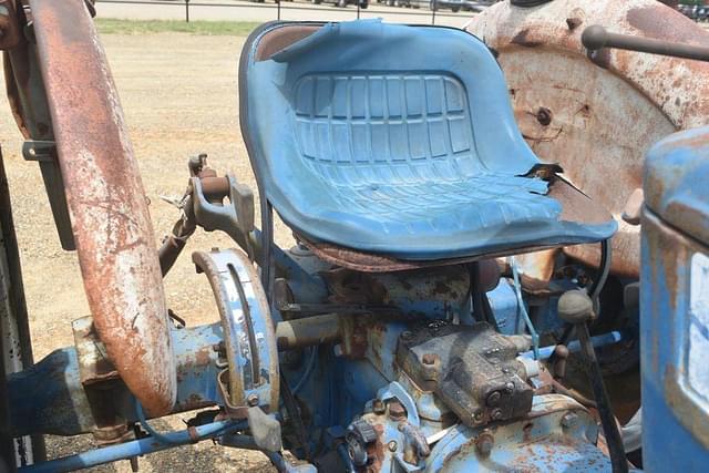 Image of Ford 2600 equipment image 4