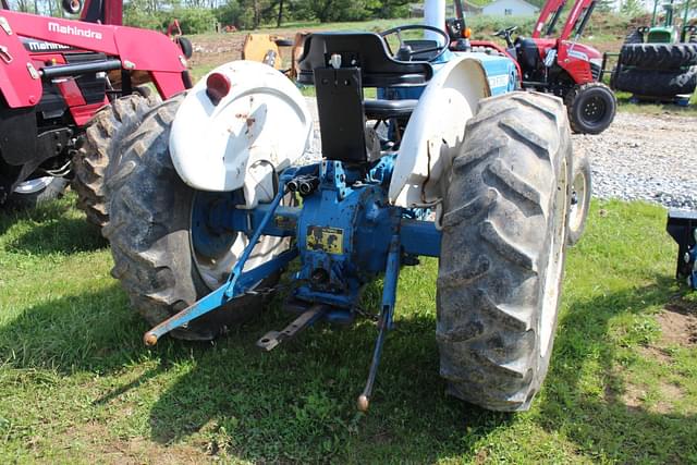 Image of Ford 2600 equipment image 3