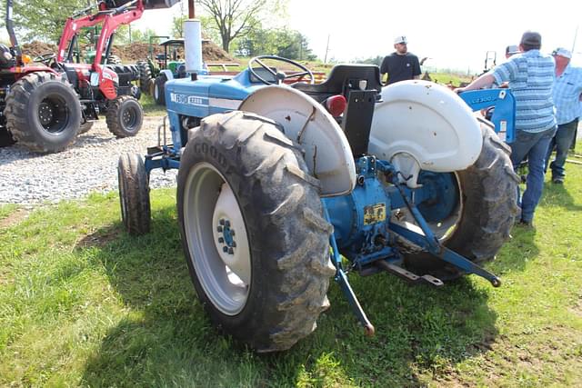 Image of Ford 2600 equipment image 4