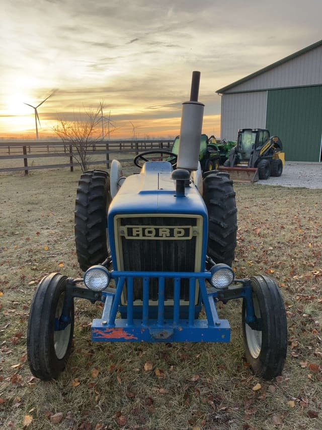 Image of Ford 2600 equipment image 3