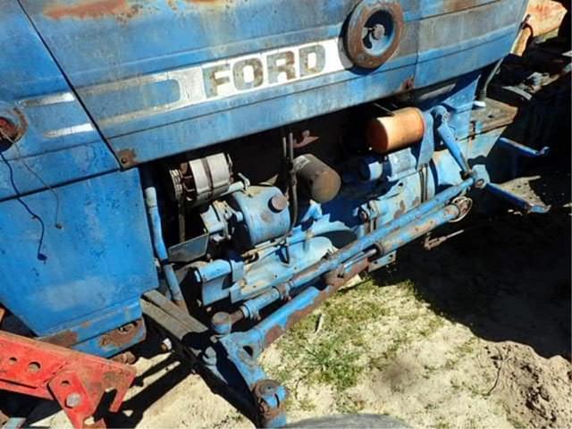 Image of Ford 2600 equipment image 3