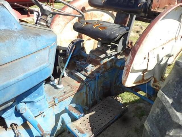 Image of Ford 2600 equipment image 4