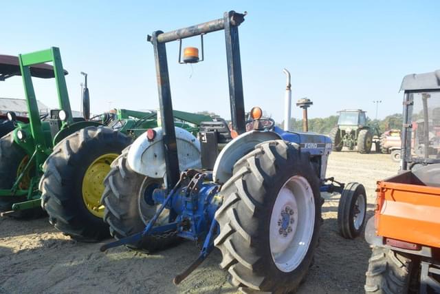 Image of Ford 2810 equipment image 2