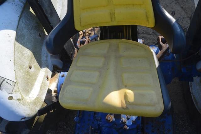 Image of Ford 2810 equipment image 4