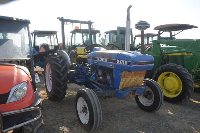 Image of Ford 2810 equipment image 3