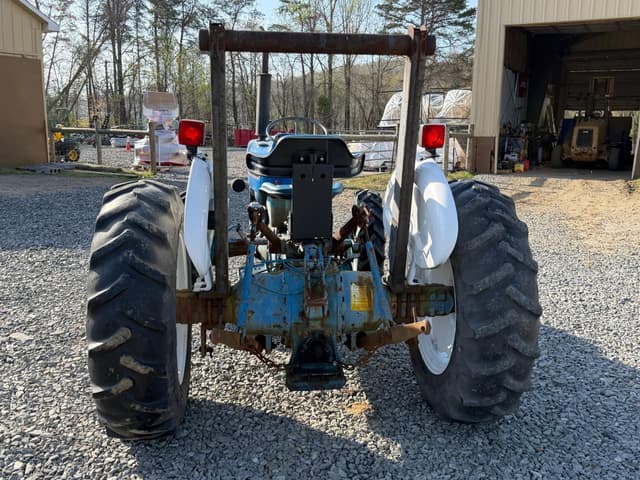 Image of Ford 2810 equipment image 3