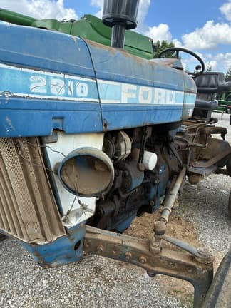 Image of Ford 2810 equipment image 3