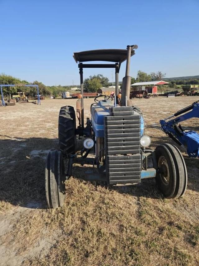 Image of Ford 2810 equipment image 2