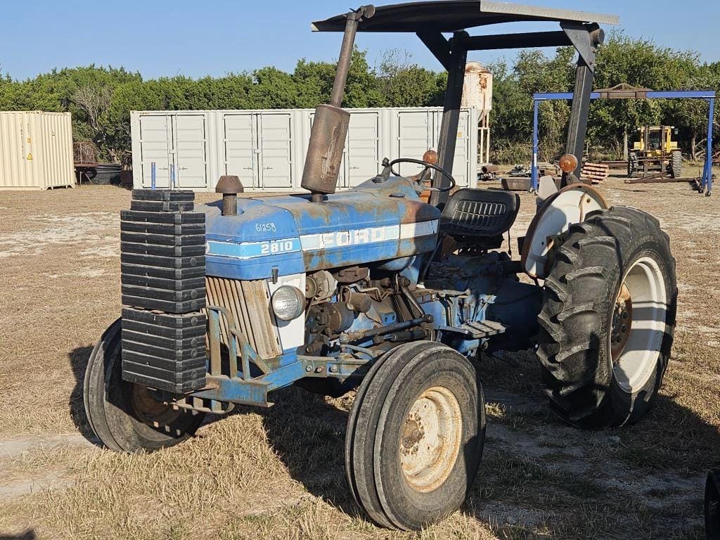 Ford 2810 Equipment Image0
