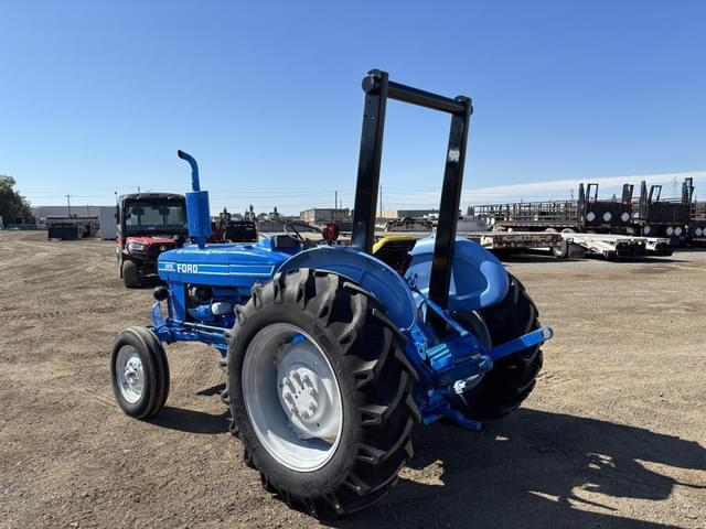 Image of Ford 2810 equipment image 3