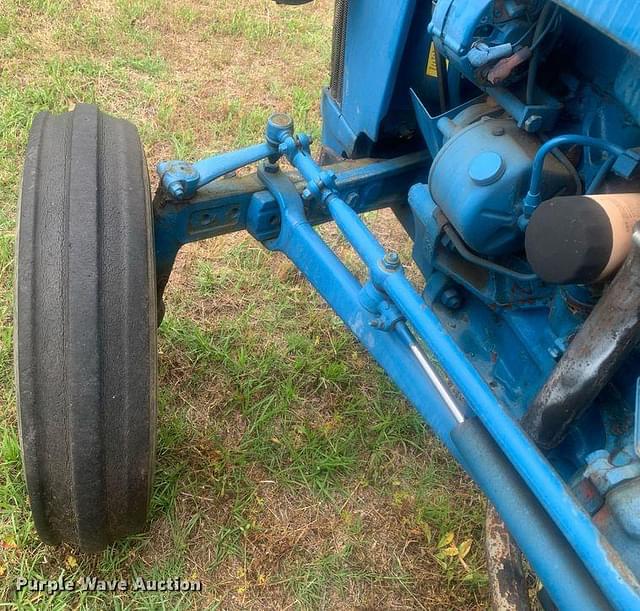 Thumbnail image Ford 2810 12