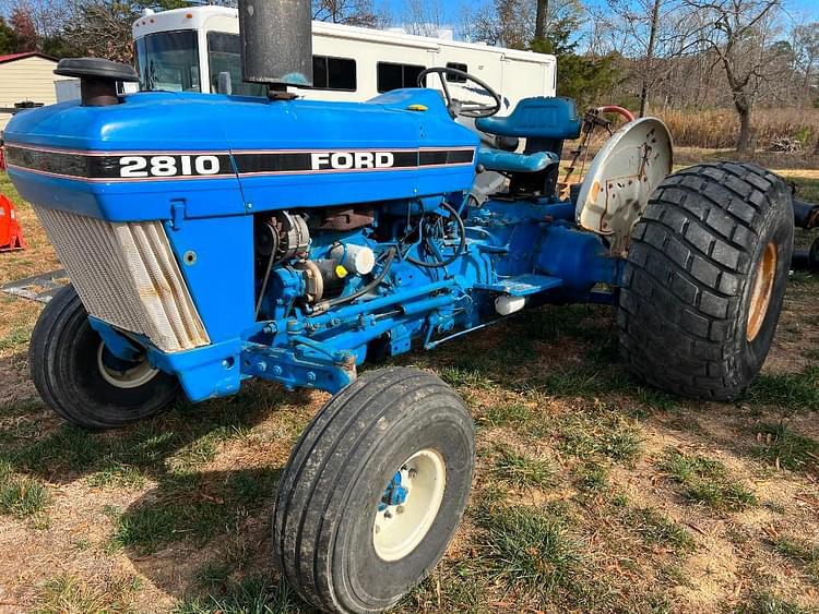 Ford 2810 Equipment Image0