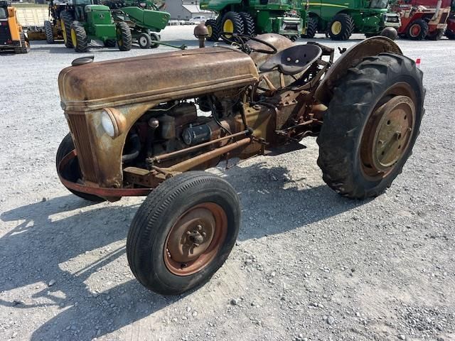 Ford 2N Equipment Image0