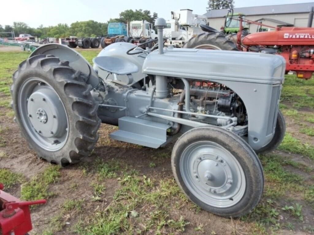 Ford 2N Equipment Image0