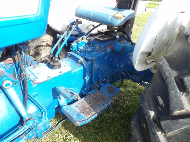 Image of Ford 3000 equipment image 3