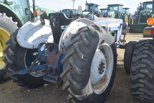 Image of Ford 3000 equipment image 3