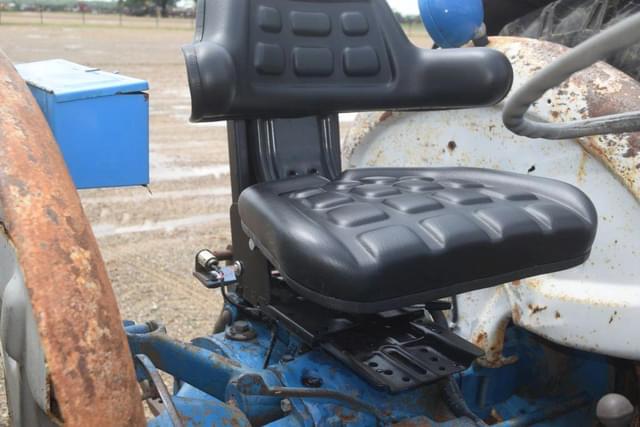 Image of Ford 3000 equipment image 4