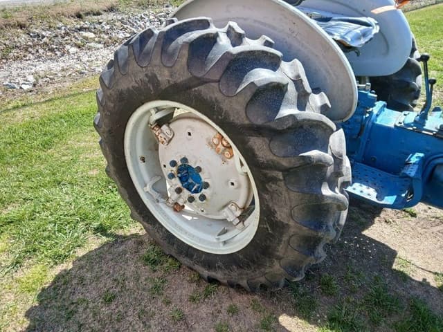 Image of Ford 3000 equipment image 3