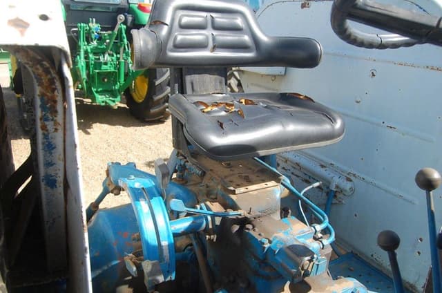 Image of Ford 3000 equipment image 4