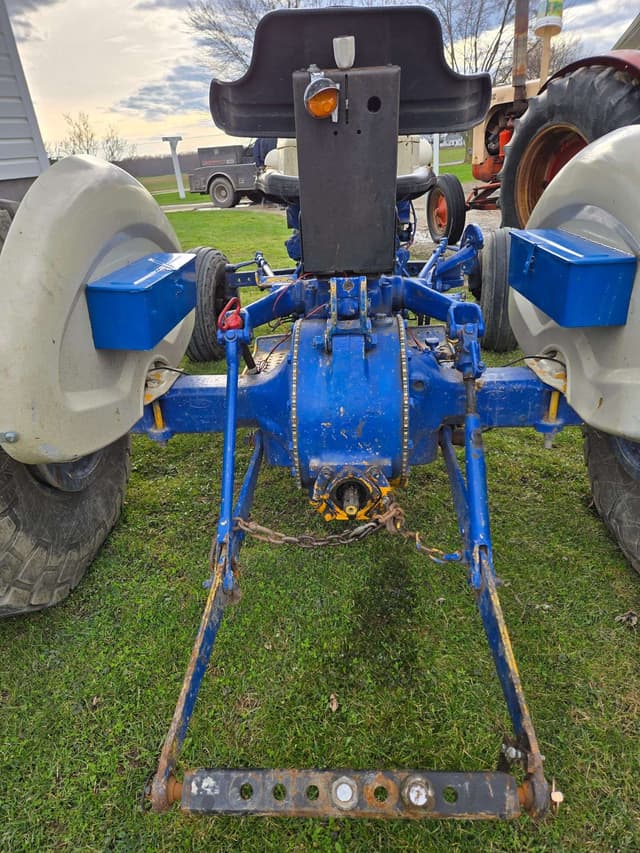 Image of Ford 3000 equipment image 4