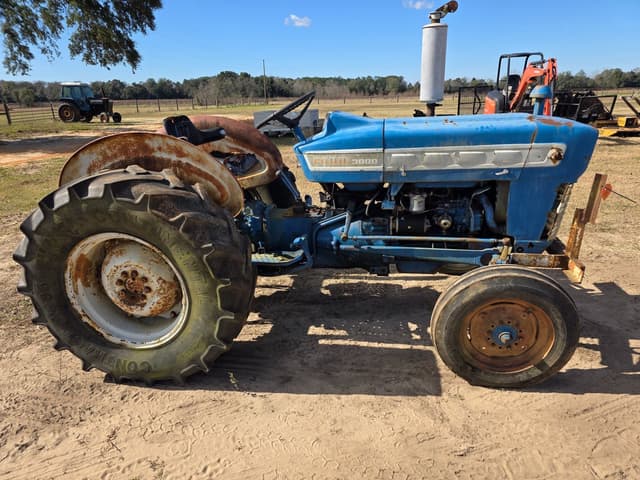 Image of Ford 3000 equipment image 2