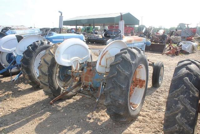 Image of Ford 3000 equipment image 2