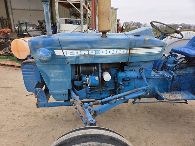 Image of Ford 3000 equipment image 3