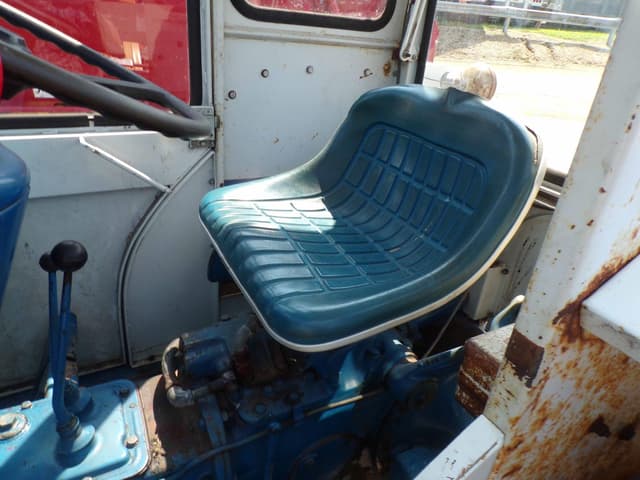 Image of Ford 3000 equipment image 4