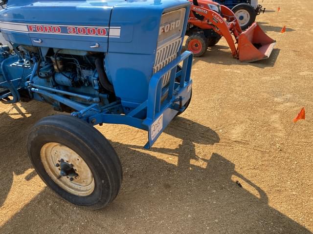 Image of Ford 3000 equipment image 4