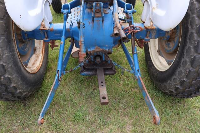 Image of Ford 3000 equipment image 4