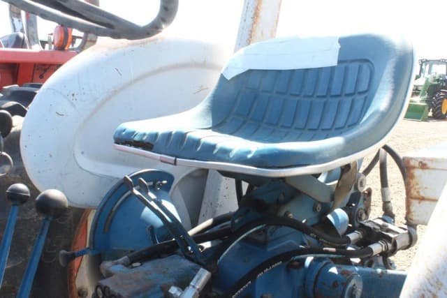 Image of Ford 3000 equipment image 4