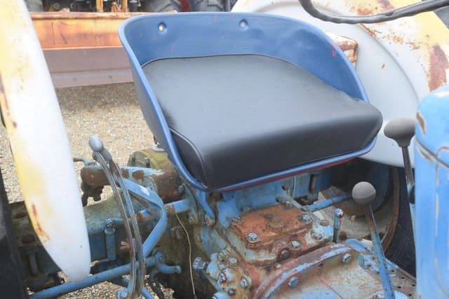 Image of Ford 3000 equipment image 4