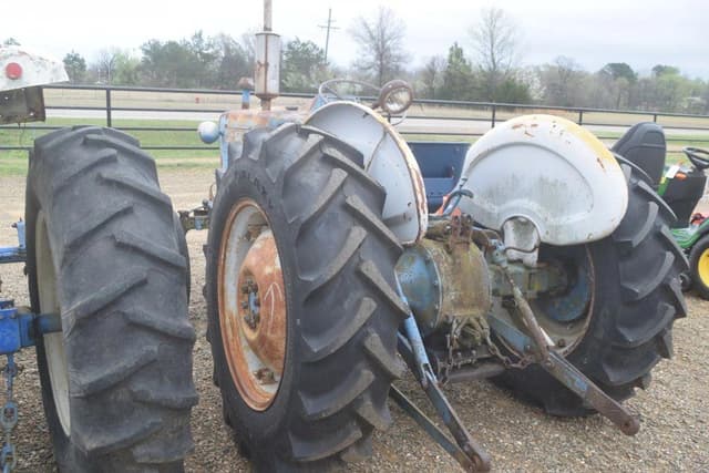 Image of Ford 3000 equipment image 1