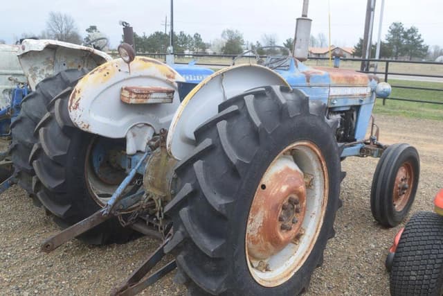 Image of Ford 3000 equipment image 2