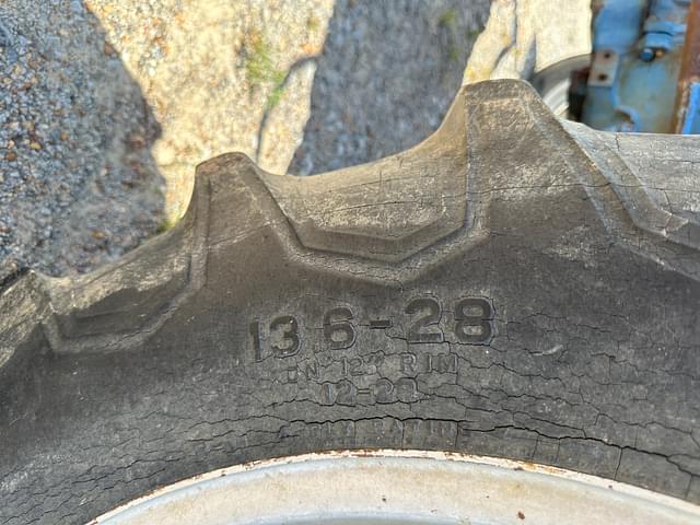 Image of Ford 3000 equipment image 4