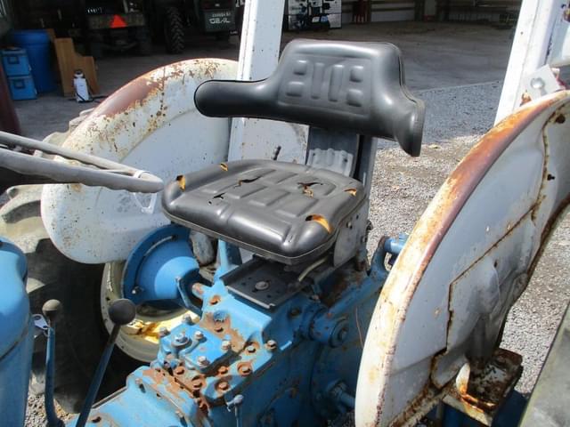 Image of Ford 3000 equipment image 3