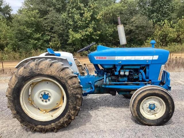 Image of Ford 3000 equipment image 2