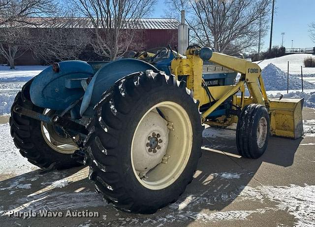 Image of Ford 3000 equipment image 4