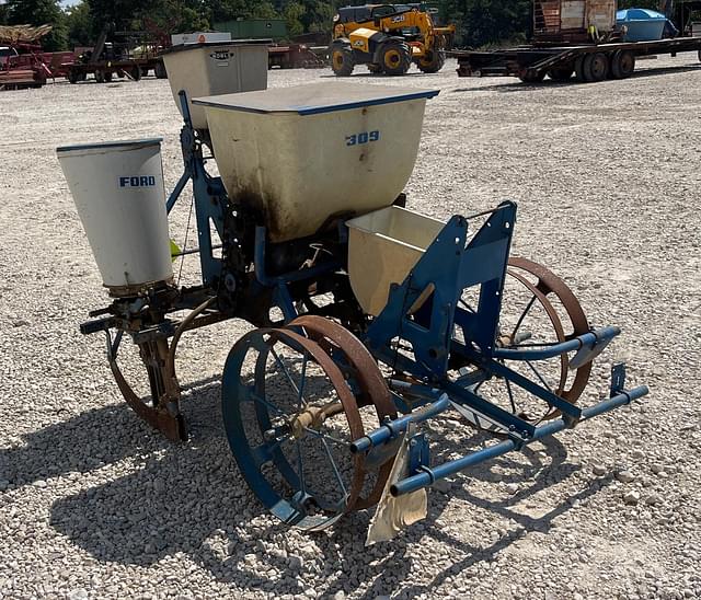 Image of Ford 309 equipment image 4