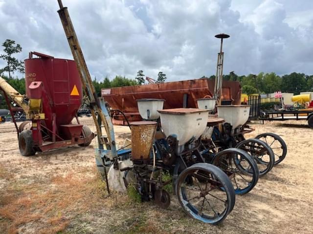Image of Ford 309 equipment image 3