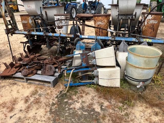 Image of Ford 309 equipment image 4