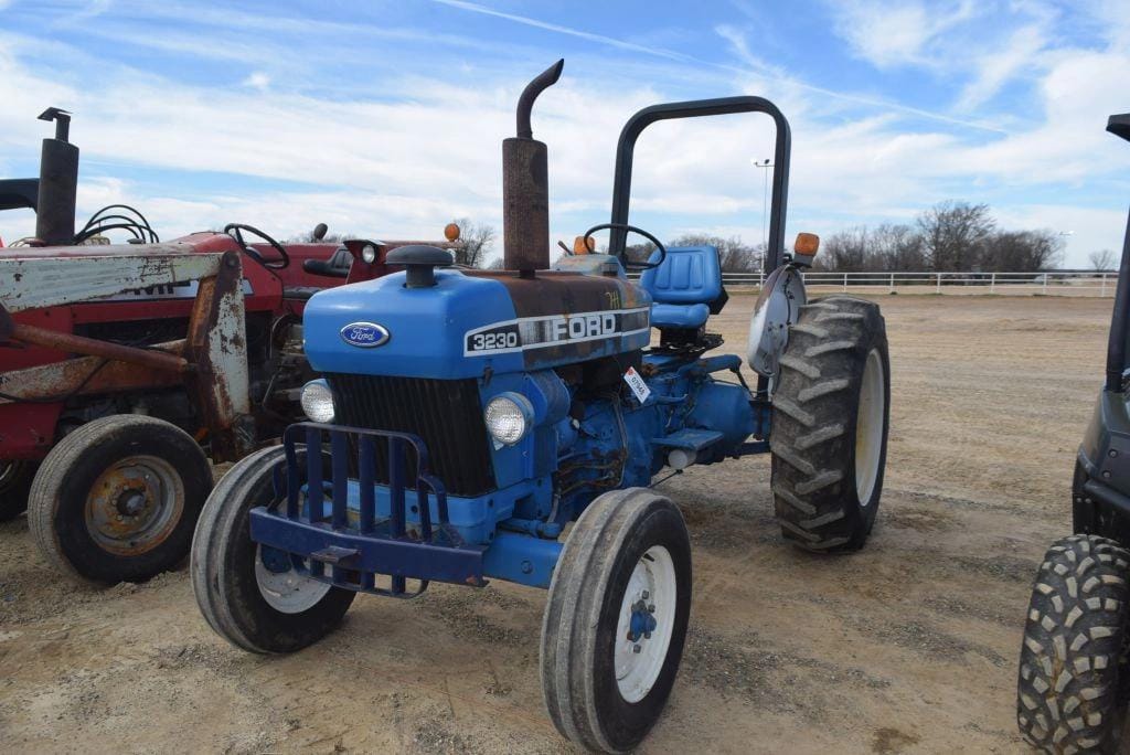 Main image Ford 3230