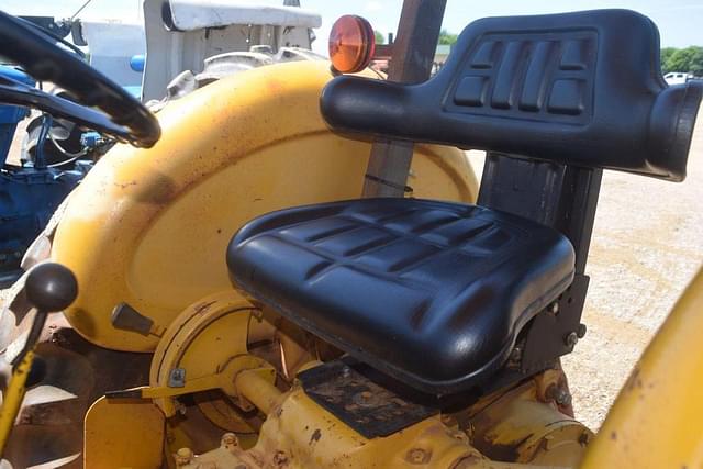 Image of Ford 335 equipment image 4