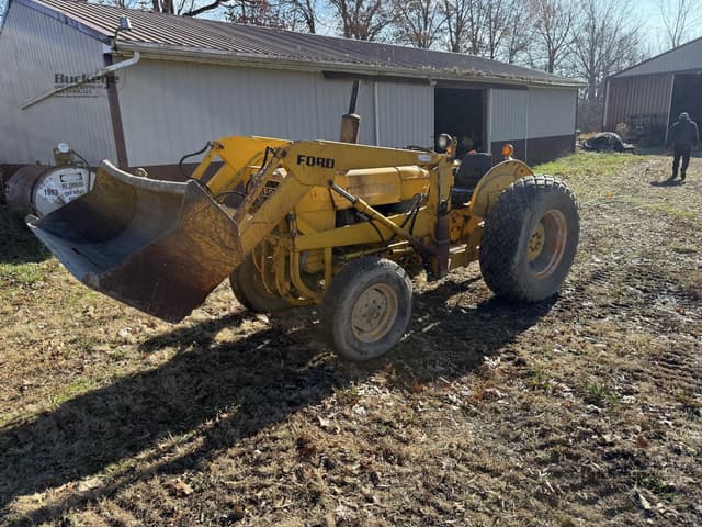Image of Ford 335 equipment image 2