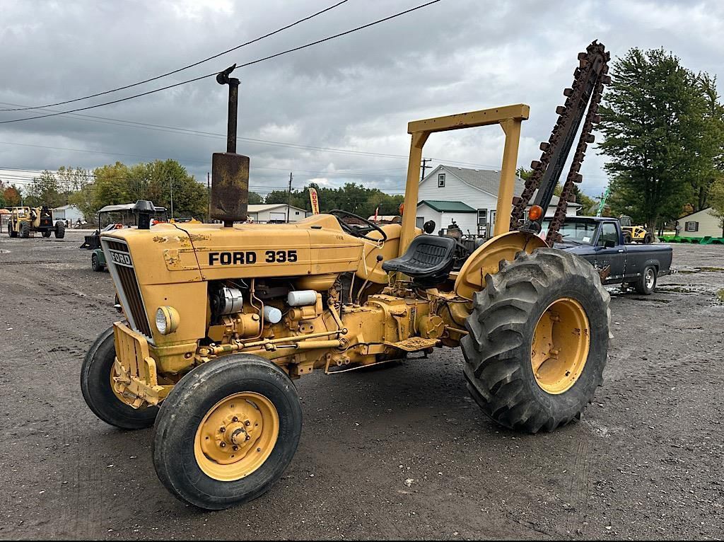 Ford 335 Equipment Image0