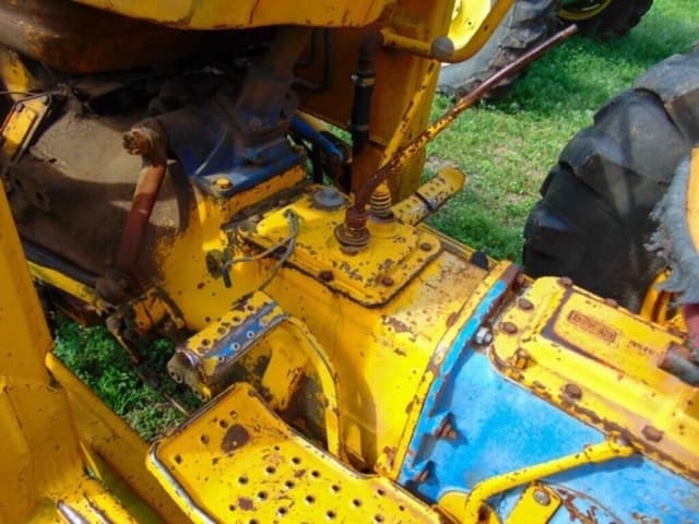 Image of Ford 335 equipment image 3