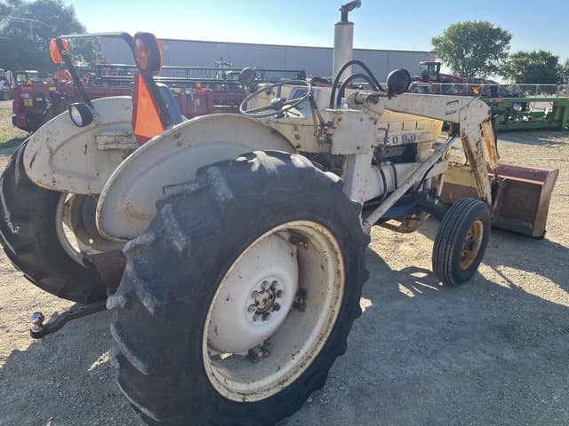 Image of Ford 3400 equipment image 2